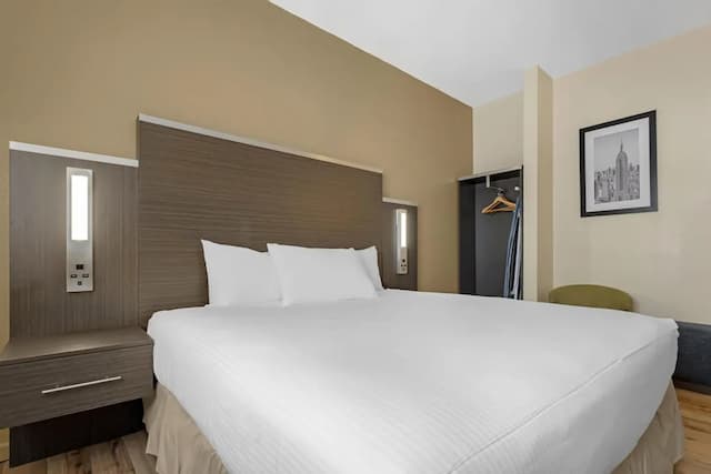 貝斯特韋斯特牙買加飯店-標準客房, 1 張特大雙人床, 非吸煙房, 冰箱和微波爐-1