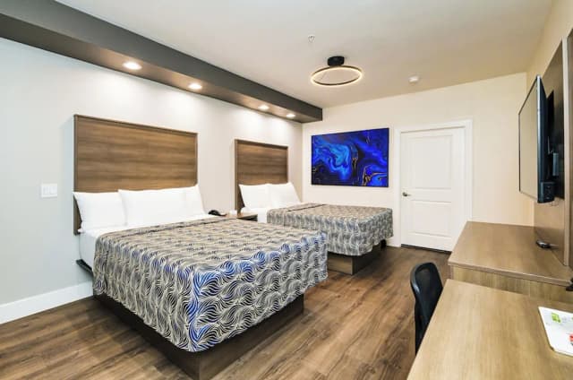 Palace Inn Blue Edgebrook-Family Room, 2 Queen Beds-1