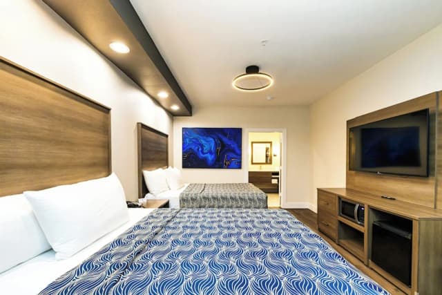 Palace Inn Blue Edgebrook-Family Room, 2 Queen Beds-4