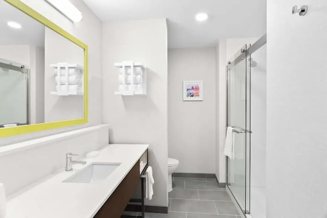 芝加哥醫學區 UIC 希爾頓歡朋套房飯店-客房, 1 張特大雙人床, 無障礙 (Hearing)-5