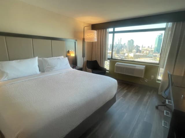 Holiday Inn Express Long Island City E New York by IHG-Standard Room, 1 King Bed (NYC Skyline View)-1