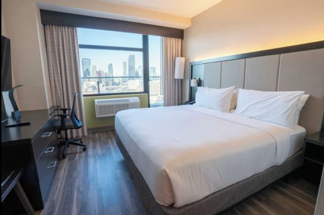 Holiday Inn Express Long Island City E New York by IHG-Standard Room, 1 King Bed-5