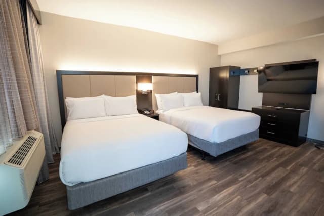Holiday Inn Express Long Island City E New York by IHG-Standard Room, 2 Queen Beds-5
