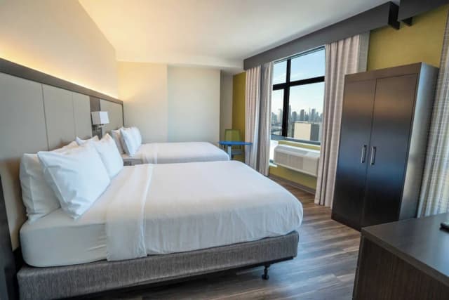 Holiday Inn Express Long Island City E New York by IHG-Standard Room, 2 Queen Beds-4