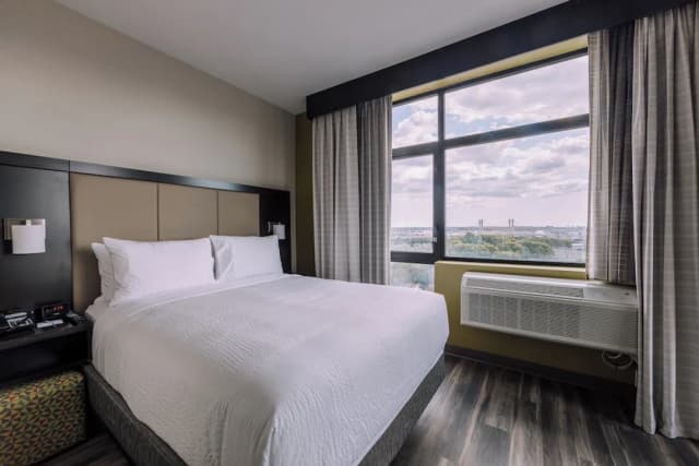 Holiday Inn Express Long Island City E New York by IHG-Premium Room-3