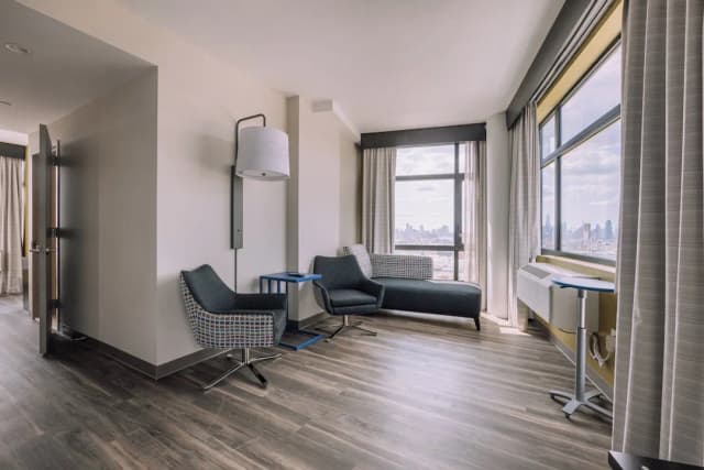 Holiday Inn Express Long Island City E New York by IHG-Premium Room-1