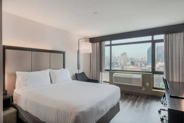 Holiday Inn Express Long Island City E New York by IHG-Premium Room-5