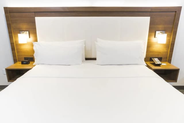 好萊塢星光大道智選假日套房飯店 - IHG 旗下飯店-標準客房, 1 張特大雙人床, 無障礙 (Communications Accessible)-4