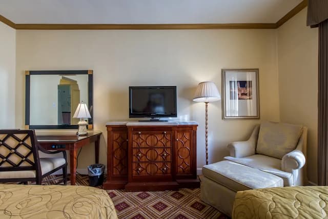 엠버시 호텔-더블룸, 더블침대 2개-4