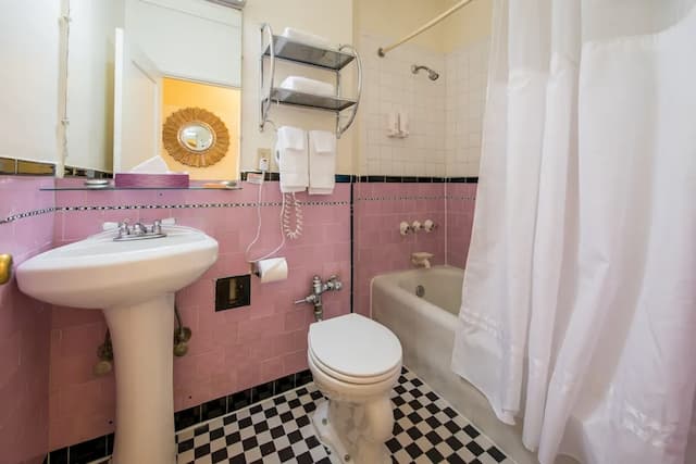 엠버시 호텔-더블룸, 더블침대 2개-9