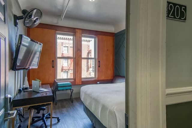 램스 호텔-1 Queen City View, Shared Bathroom-1