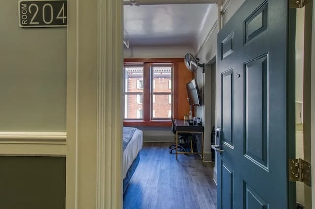 램스 호텔-1 Queen Bed with Sofa Bed, Shared Bathroom-13