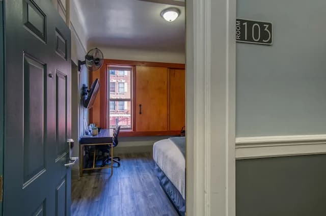 램스 호텔-1 Queen Bed with Sofa Bed, Shared Bathroom-14