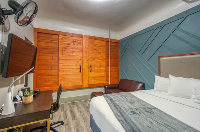 램스 호텔-1 Queen Bed with Sofa Bed, Shared Bathroom-2