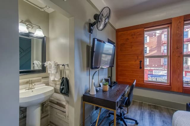 램스 호텔-1 Queen Bed with Sofa Bed, Shared Bathroom-8