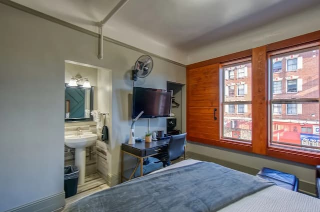 램스 호텔-1 Queen Bed with Sofa Bed, Shared Bathroom-5