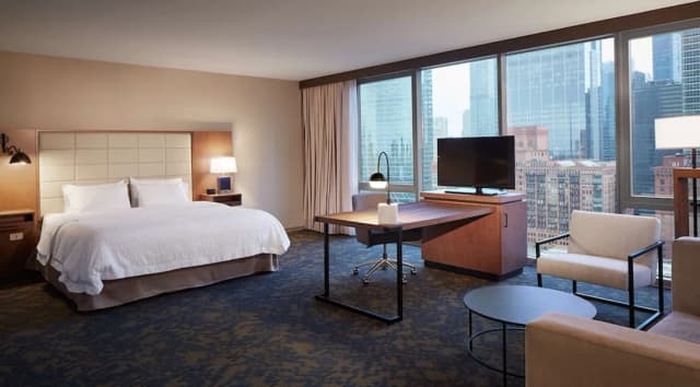 Hampton Inn Chicago West Loop Fulton Market Area-套房, 1 张特大床, 无烟房 (Skyline)-1