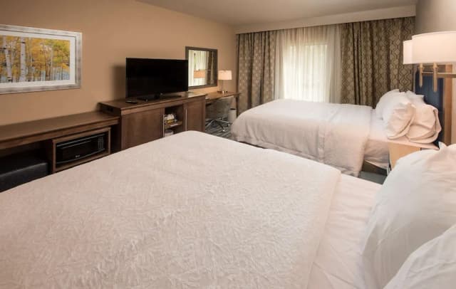 Hampton Inn & Suites Seattle/Redmond-Room, 2 Queen Beds, Non Smoking, Refrigerator & Microwave-3