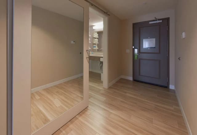 Hampton Inn & Suites Seattle/Redmond-Room, 1 King Bed, Accessible, Non Smoking (w/ roll-in shower)-1