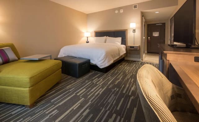 Hampton Inn & Suites Seattle/Redmond-Room, 1 King Bed, Accessible, Non Smoking (w/ roll-in shower)-3
