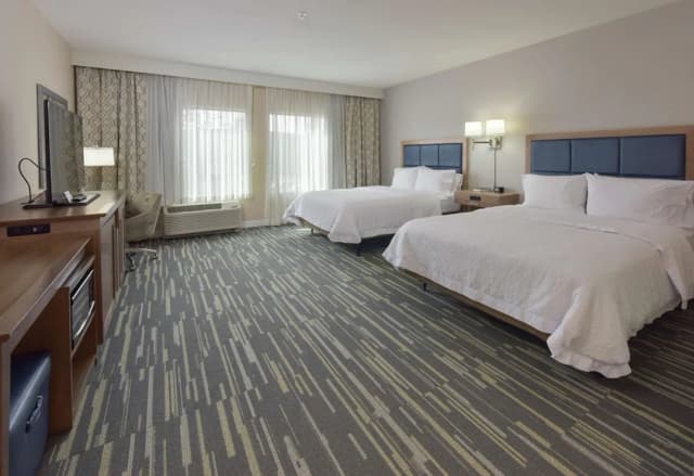 Hampton Inn & Suites Seattle/Redmond-Room, 2 Queen Beds, Accessible, Non Smoking (w/ bathtub)-2
