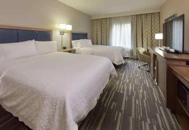 Hampton Inn & Suites Seattle/Redmond-Room, 2 Queen Beds, Accessible, Non Smoking (hearing acc)-4
