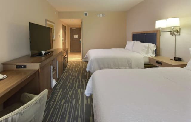 Hampton Inn & Suites Seattle/Redmond-Room, 2 Queen Beds, Accessible, Non Smoking (hearing acc)-1