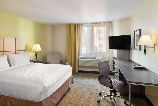 Candlewood Suites New York City-Times Square by IHG-Studio Suite, 1 Queen Bed, City View-3