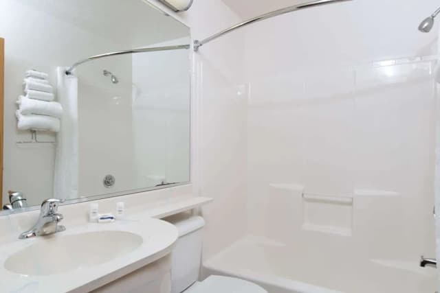 Baymont Inn & Suites by Wyndham Anchorage Airport-Suite, 1 King Bed, Non Smoking-3