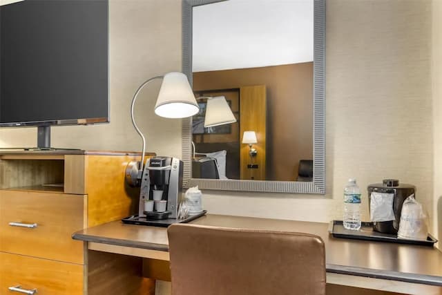 ベストウェスタン クイーンズ ゴールド コースト-スタンダード スタジオ クイーンベッド 1 台 禁煙 冷蔵庫 & 電子レンジ-4