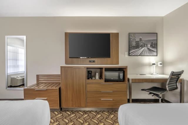 貝斯特韋斯特機場廣場飯店 - 洛杉磯 LAX 機場-標準客房, 2 張加大雙人床, 非吸煙房, 冰箱和微波爐 (Oversized Room)-2