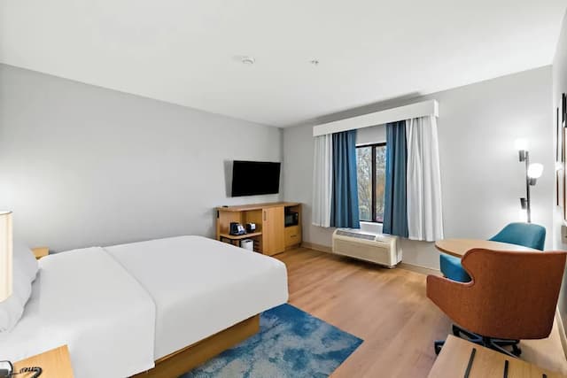 ハンプトン イン & スイーツ ランカスター-キングサイズベッド 1 台 (禁煙)-1