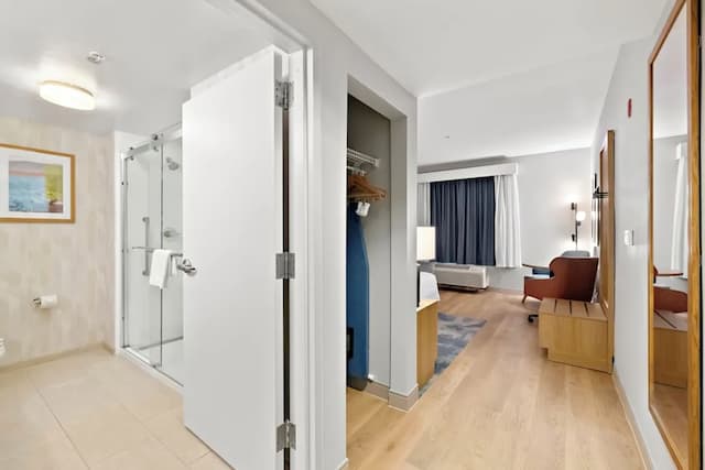 ハンプトン イン & スイーツ ランカスター-キングサイズベッド 1 台 (禁煙)-3