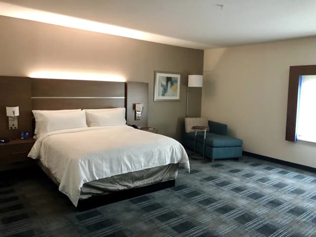 休士頓威斯切斯 - 韋斯特海默智選假日套房飯店 - IHG 旗下飯店-標準客房, 1 張特大雙人床, 無障礙 (Mobility Accessible)-1