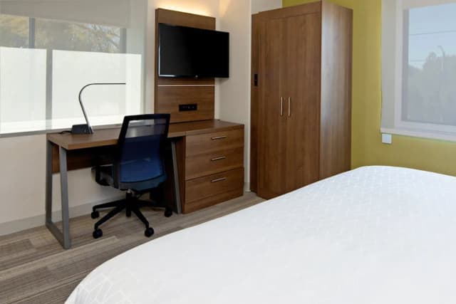 洛杉磯機場智選假日飯店 - IHG 旗下飯店-套房, 1 張特大雙人床, 無障礙 (Roll-In Shower)-3