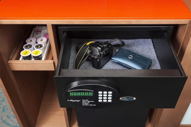 Staypineapple, University Inn, University District Seattle-Traditional Room, 1 Queen Bed-7