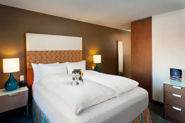 Staypineapple, University Inn, University District Seattle-Traditional Room, 2 Queen Beds-1