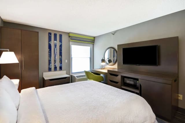 Hampton Inn Seattle/Southcenter-One King Bed, Non-Smoking-3