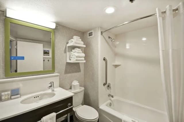 Hampton Inn Seattle/Southcenter-One King Bed, Non-Smoking-5