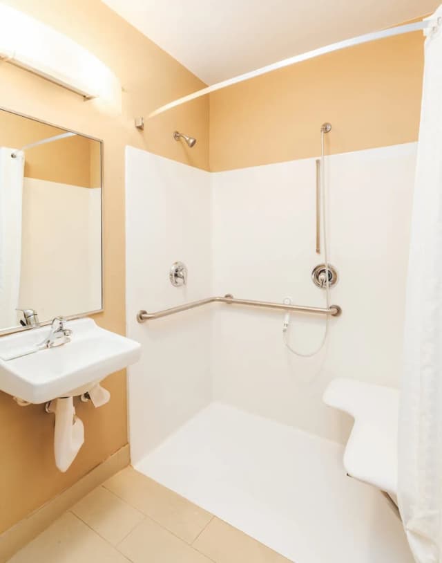 Candlewood Suites Houston I-10 East by IHG-Studio Suite, 1 Queen Bed, Roll-in Shower (Mobility Roll-In Shower)-9