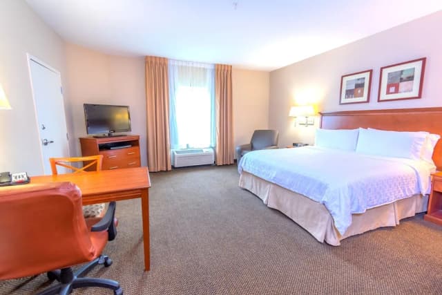 Candlewood Suites Houston I-10 East by IHG-Studio Suite, 1 Queen Bed, Roll-in Shower (Mobility Roll-In Shower)-5