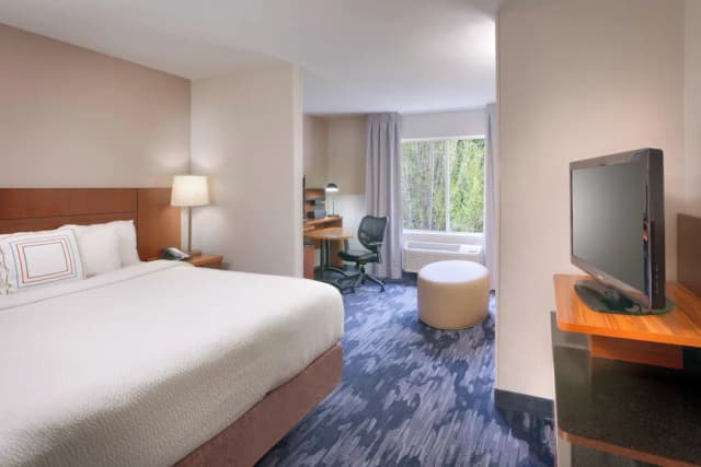 Fairfield Inn & Suites by Marriott Seattle Bellevue/Redmond-Suite, 1 King Bed with Sofa bed-1