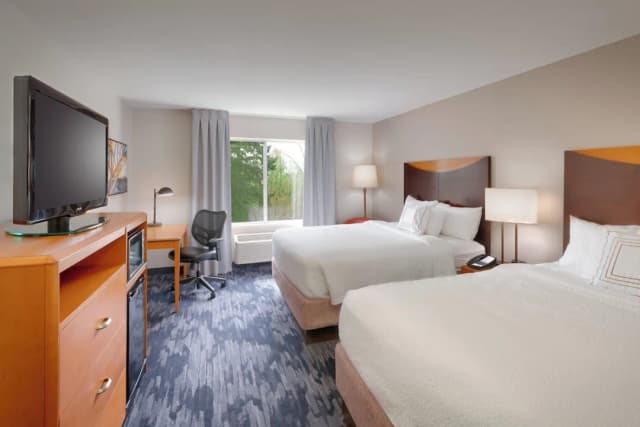 Fairfield Inn & Suites by Marriott Seattle Bellevue/Redmond-Room, 2 Queen Beds-1