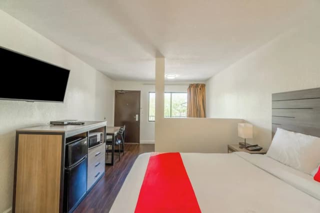 OYO Hotel Houston N Fm-1960 Champions TX-Suite, 1 Bedroom-2