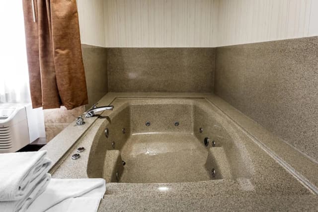 洛杉磯機場 - LAX 凱藝套房飯店-客房, 1 張特大雙人床, 浴缸-2