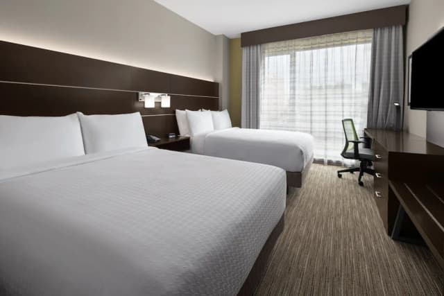 Holiday Inn Express & Suites Woodside LaGuardia Airport by IHG-Standard Room, 2 Queen Beds, Accessible (Communications)-4