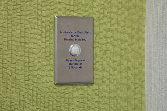 Holiday Inn Express & Suites Woodside LaGuardia Airport by IHG-Standard Room, 2 Queen Beds, Accessible (Communications)-1