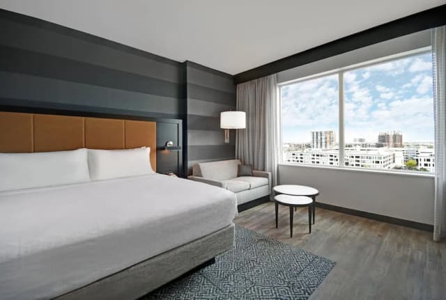 Holiday Inn Express Houston - Galleria Area by IHG-Standard Room, 1 King Bed, Accessible, Non Smoking (Communications)-2