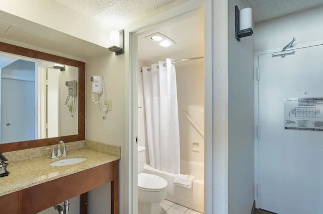 컴포트 인 바이 더 베이-트래디셔널룸, 퀸사이즈침대 2개-6