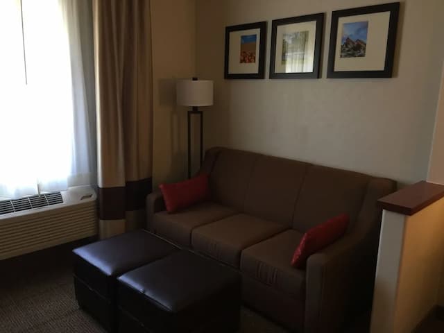 컴포트 스위트 - 식스플래그 매직마운틴 인근-Studio Suite, 1 king bed with sofa bed-9